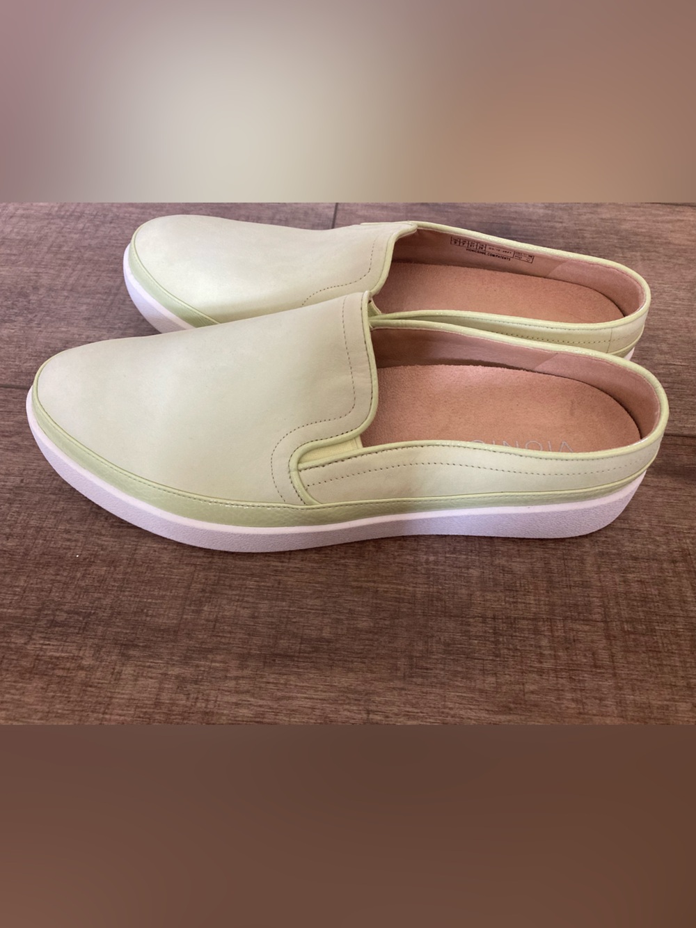 Vionic Effortless Slip On Sneakers Mules Flats in Pale Lime Green NWOT